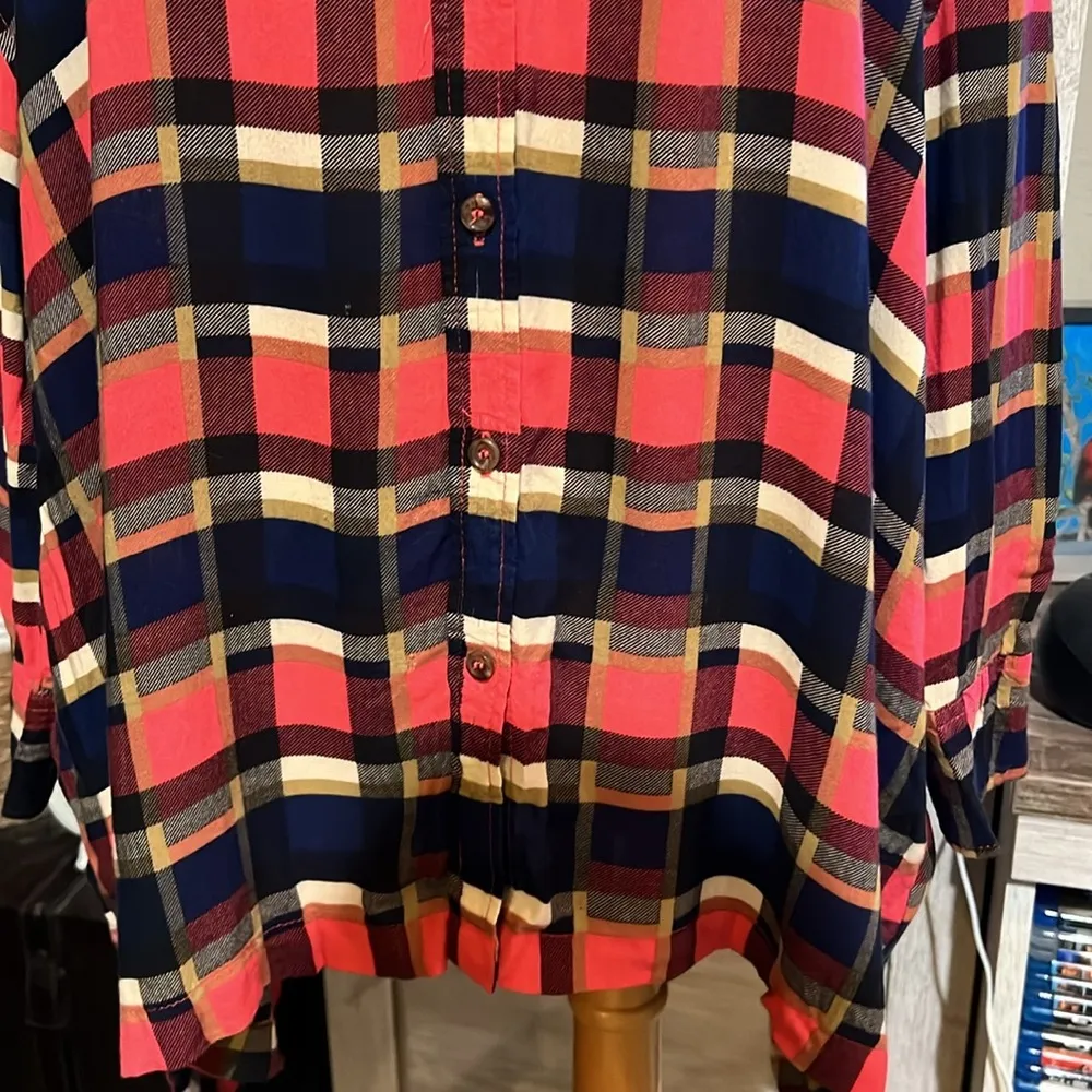 Umgee plaid women’s button-down, long sleeve shirt, size medium oversize - Image 11
