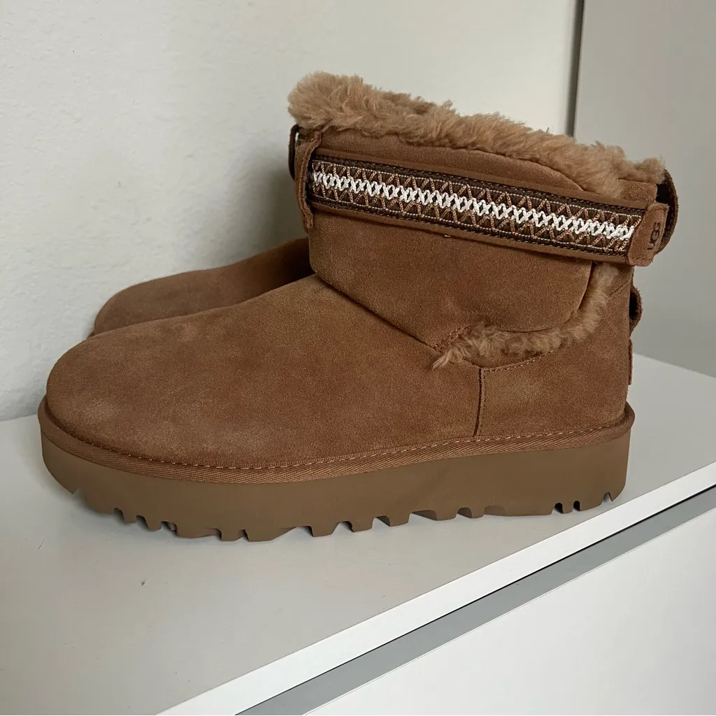 NWOB UGG Classic Ultra Mini Alpsey Boots in Chestnut Brown - Image 6