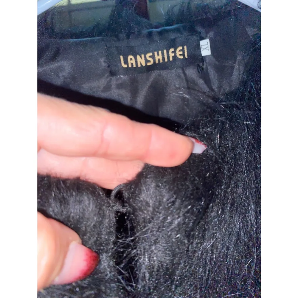 NWOT LANSHIFEI BLACK MEDIUM LENGTH FAUX FUR JACKET SIZE XL - Image 4