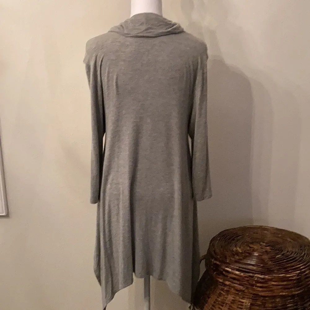 Cha Cha Vente size M long sleeve grey shark bite hem tunic with pockets EUC - Image 6