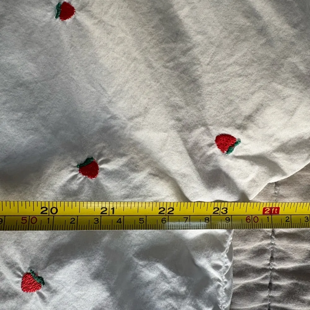 White Button-Up Shirt Red Strawberries Tie Front Medium‎ Oversized EUC Madewell - Image 7