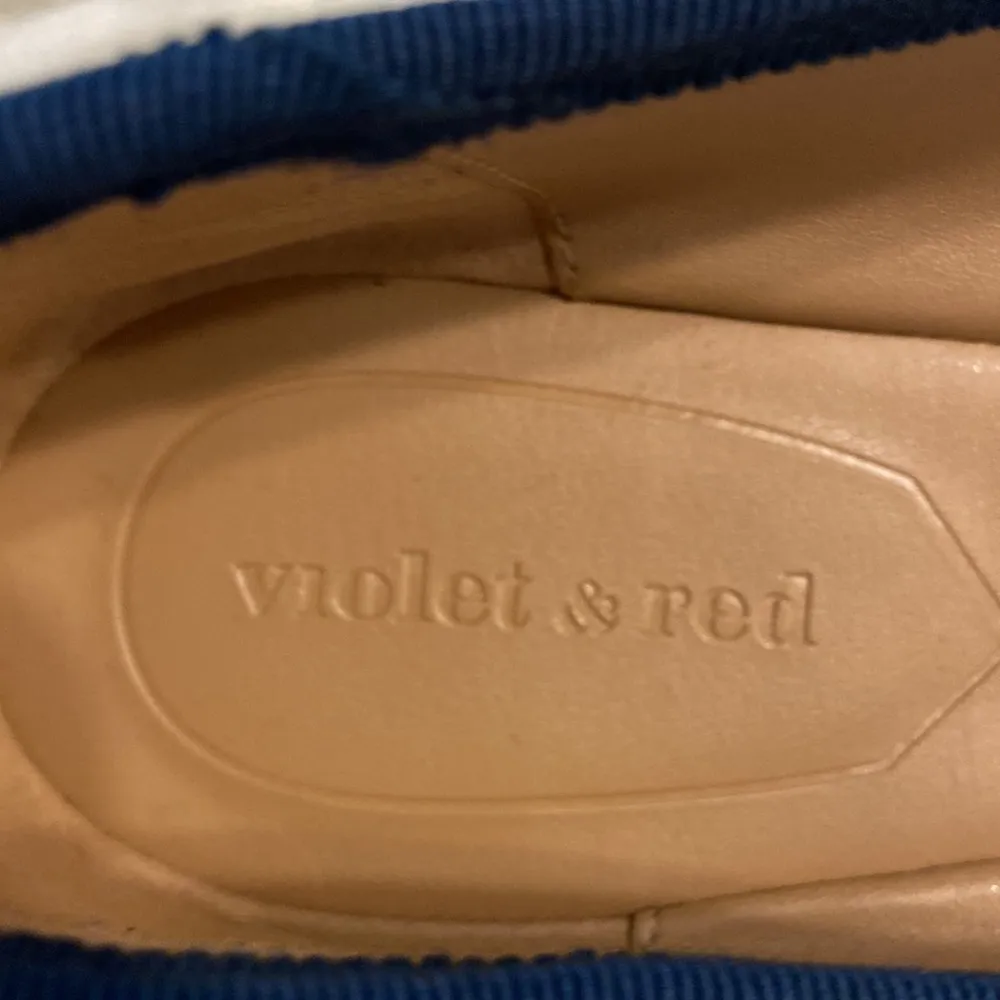 Violet & Red Flats Shoes size 8M BNWOT color navy blue with white - Image 4