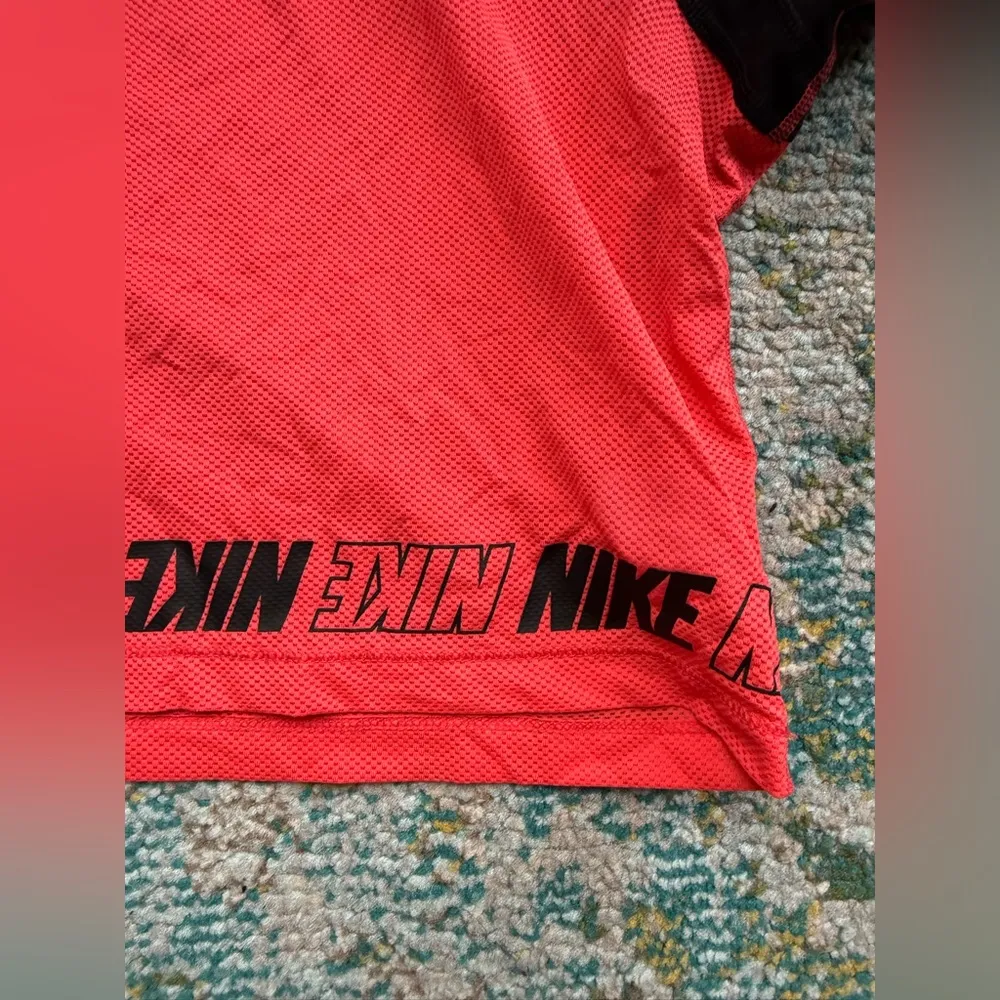 Nike DriFit mesh logo cropped coral active short sleeve top, size XL - Image 2