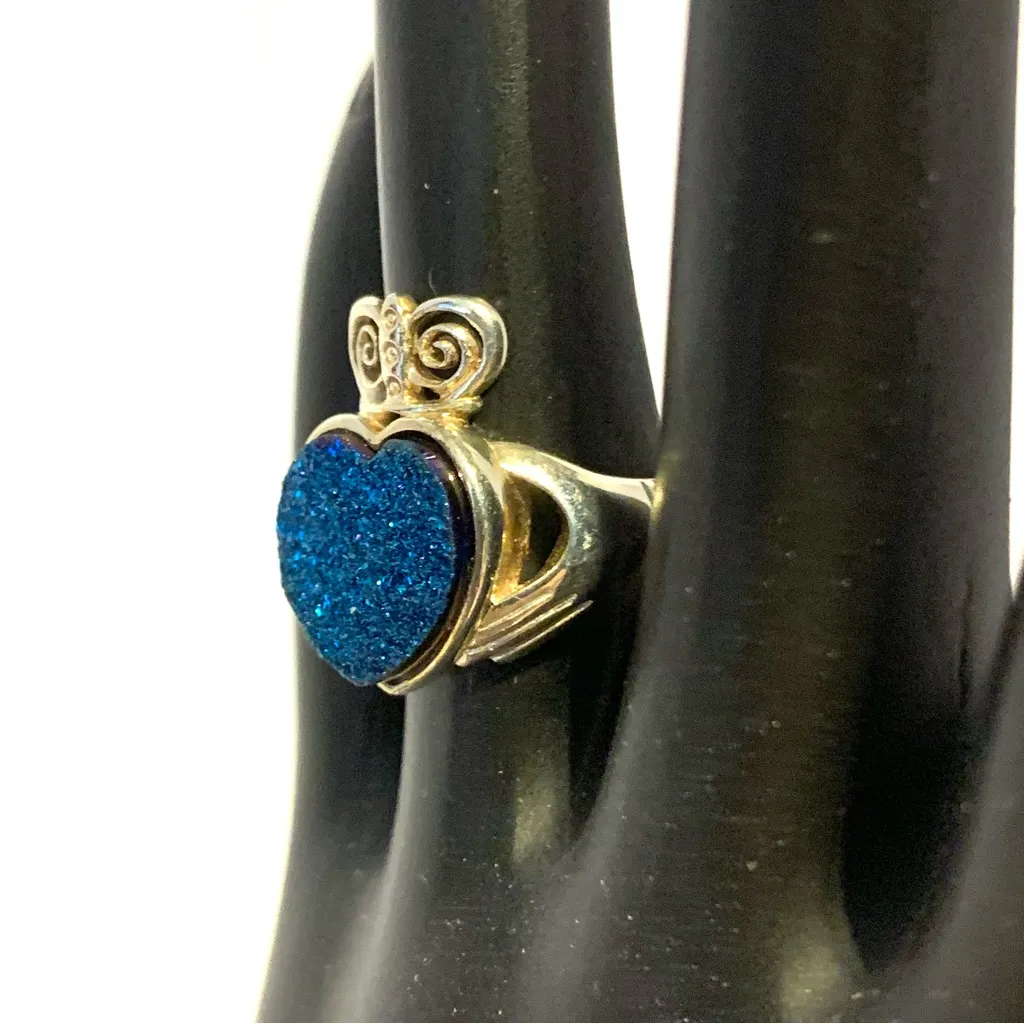 STERLING SILVER BLUE HEART SHAPED DRUZY QUARTZ CLADDAGH RING (5) - Image 3