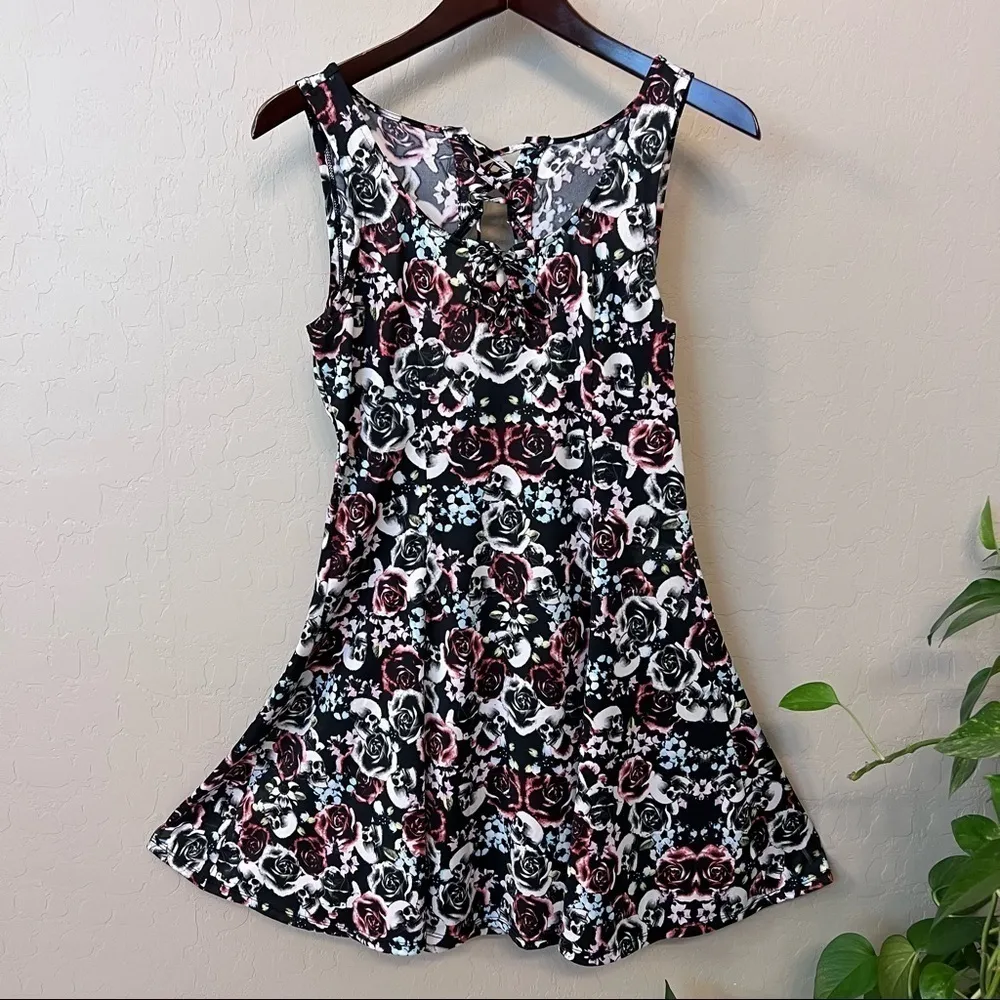 Hot Topic skulls and roses pinup keyhole back mini dress, stretchy, black,SM - Image 4
