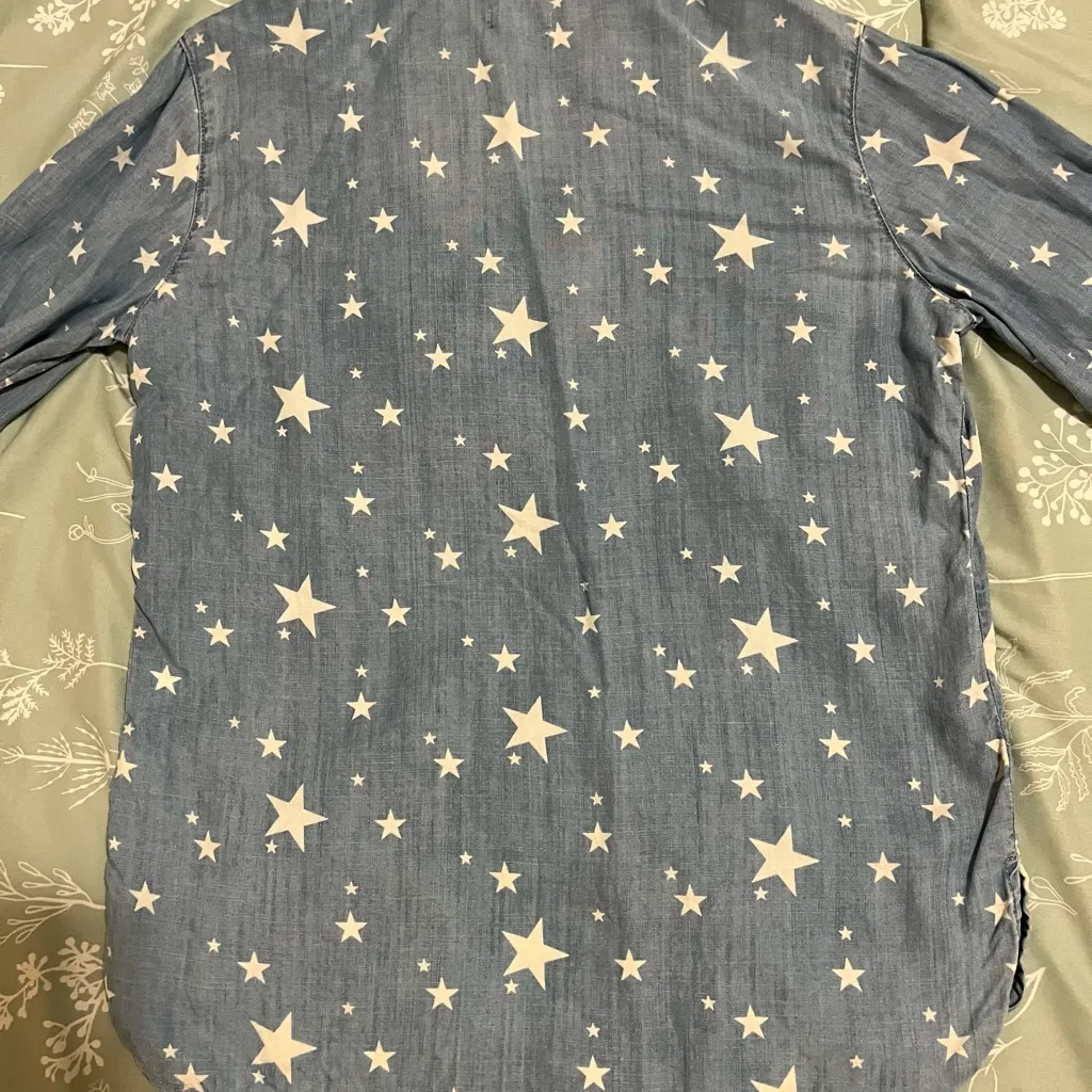 Sneak Peek Blue Chambray with White Stars Button Down Shirt Size M Size M - Image 4