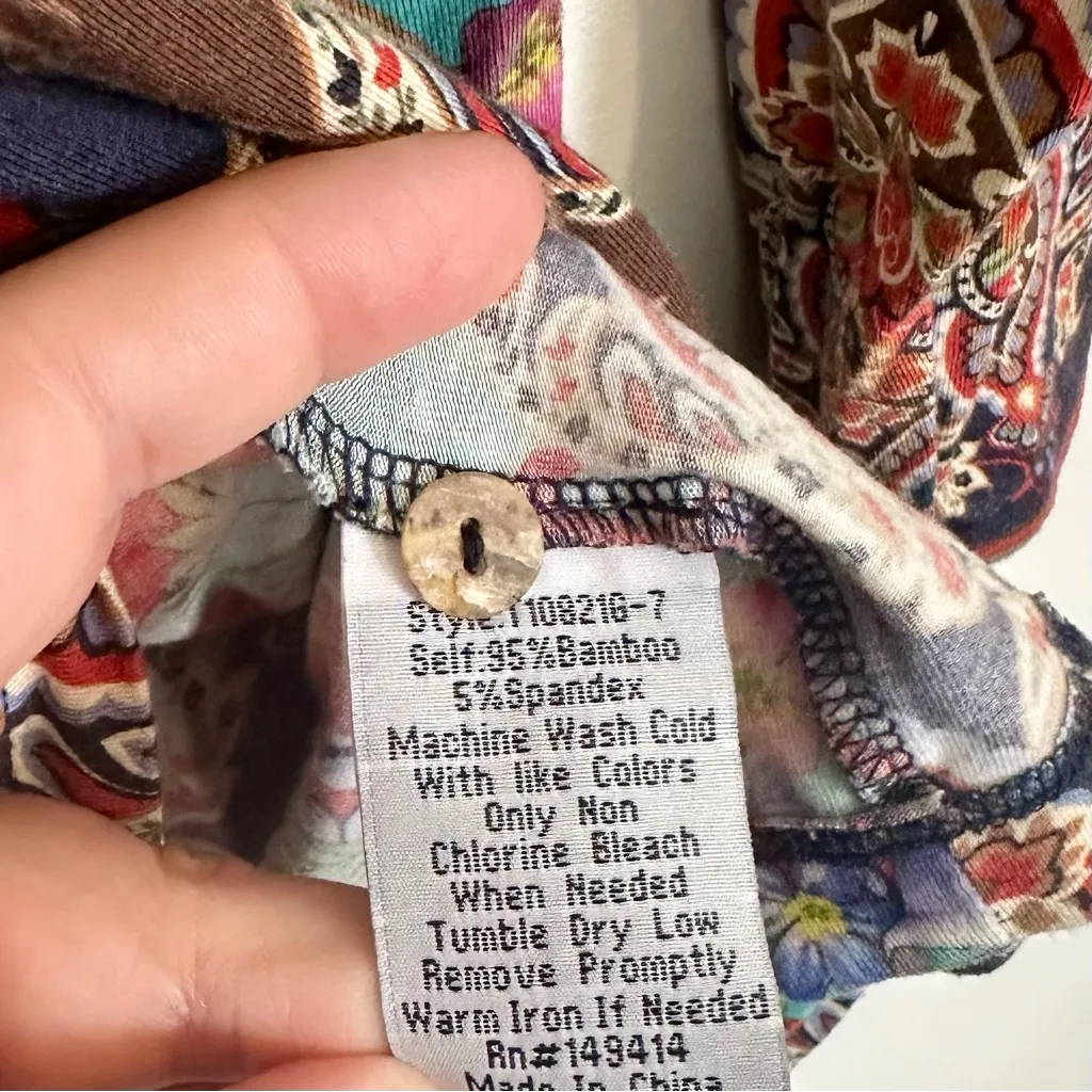 Johnny Was Indi Flower 3/4 Sleeve Henley Shirt
Top Floral Paisley Blouse Medium - Image 4