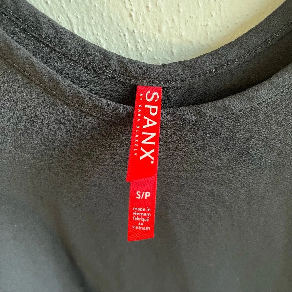 Spanx Tank Top Black Perfect Length Top Chiffon Sz S EUC Sleeveless Scoop Neck - Image 5