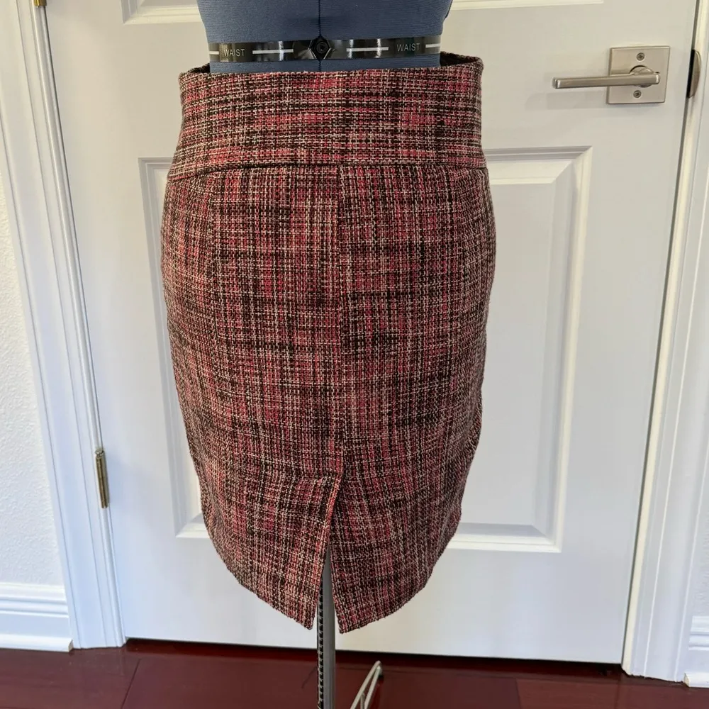 Pink Tweed Pencil Skirt - Image 3