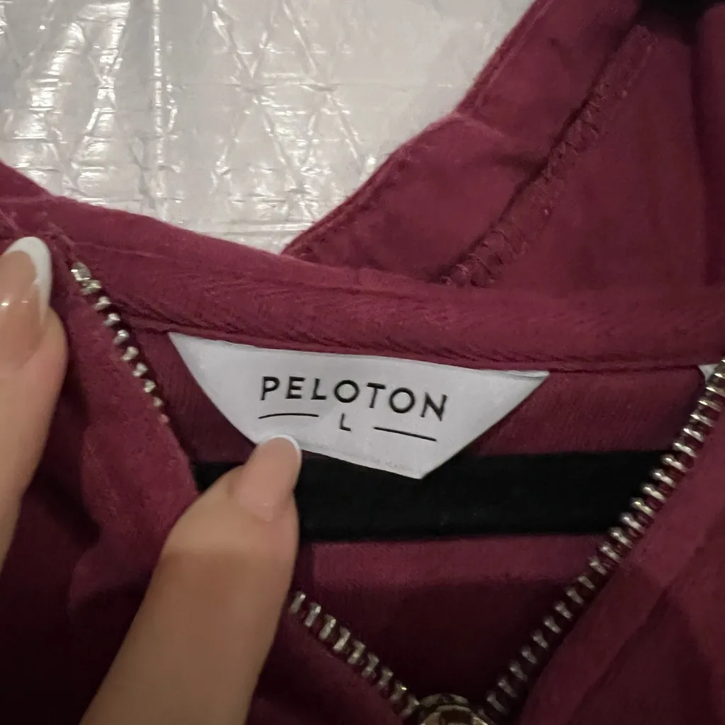 Peloton Maroon Logo Zip Up Hoodie Size Large - Image 3
