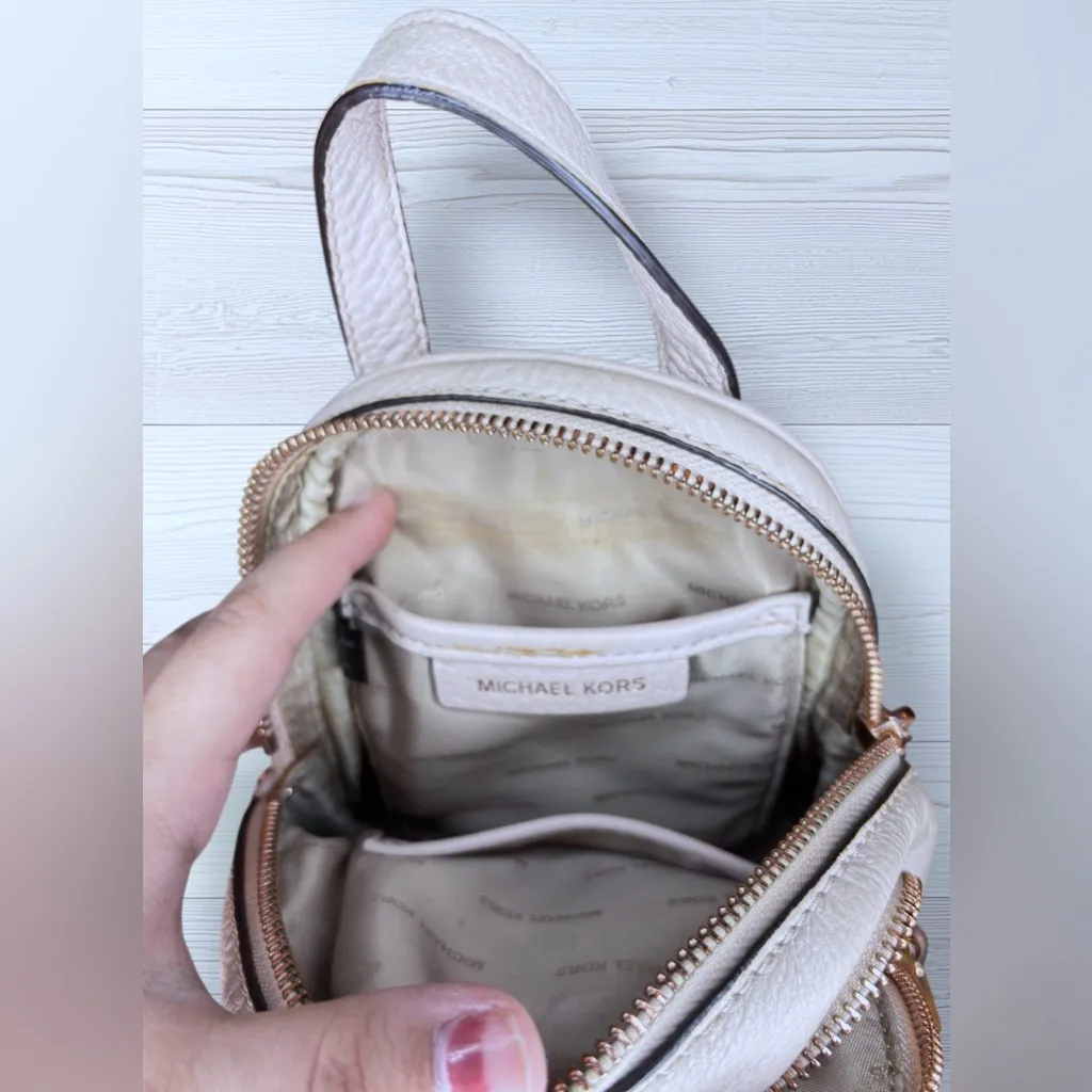 MICHAEL KORS Women’s Rhea Mini Floral Appliqué Leather Backpack - Image 14