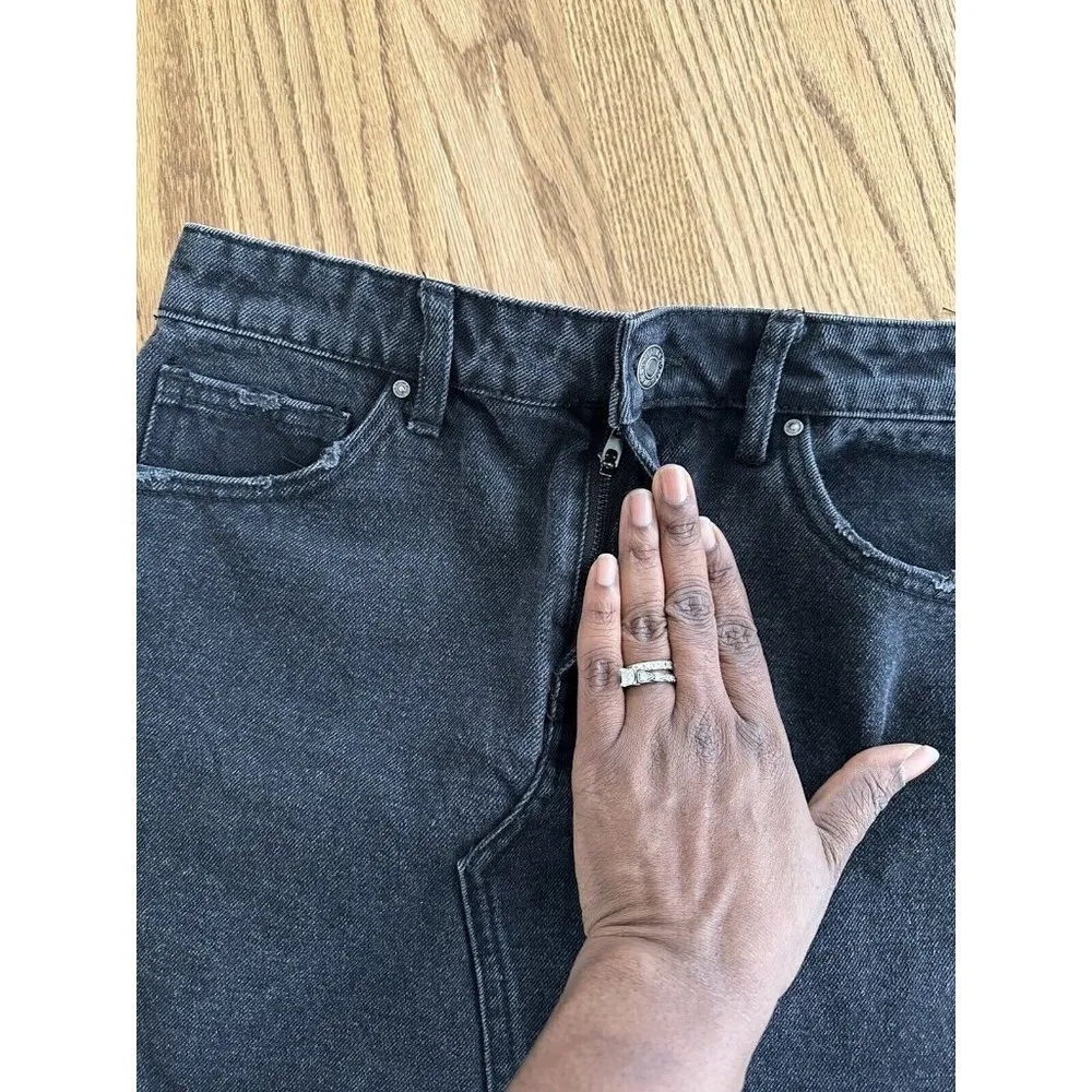 Forever 21 Women's Raw Hem Distressed Denim Jean Mini Short Skirt Size M - Image 4
