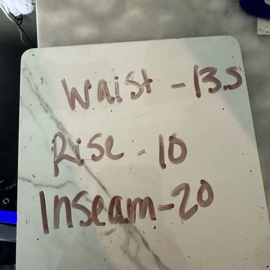 Judy Blue Women’s 7/29 Skinny Fit Black Wash Capri - Image 4