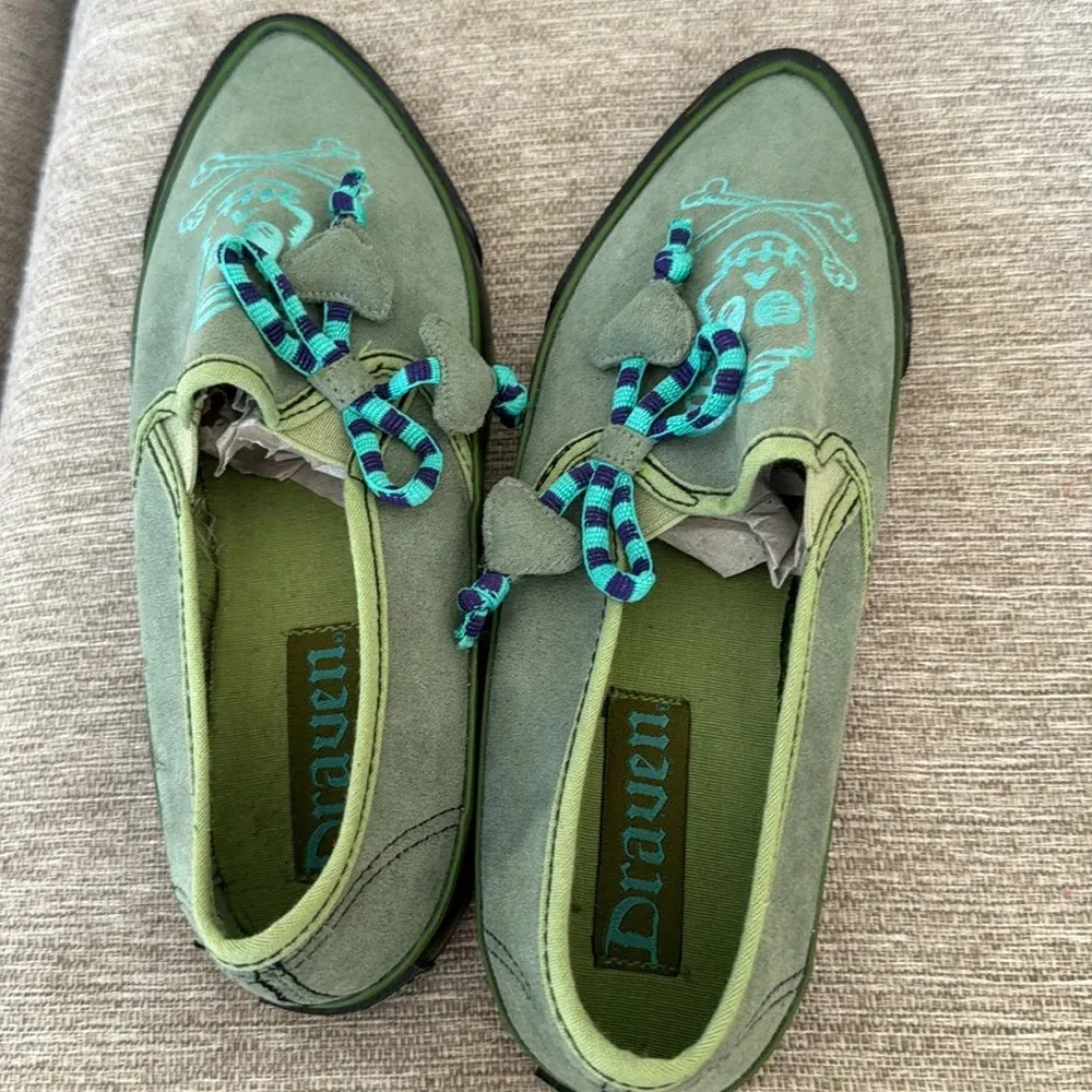 DRAVEN rare green skully pointy toe skater flat canvas shoe womens 7 slip on - Image 4