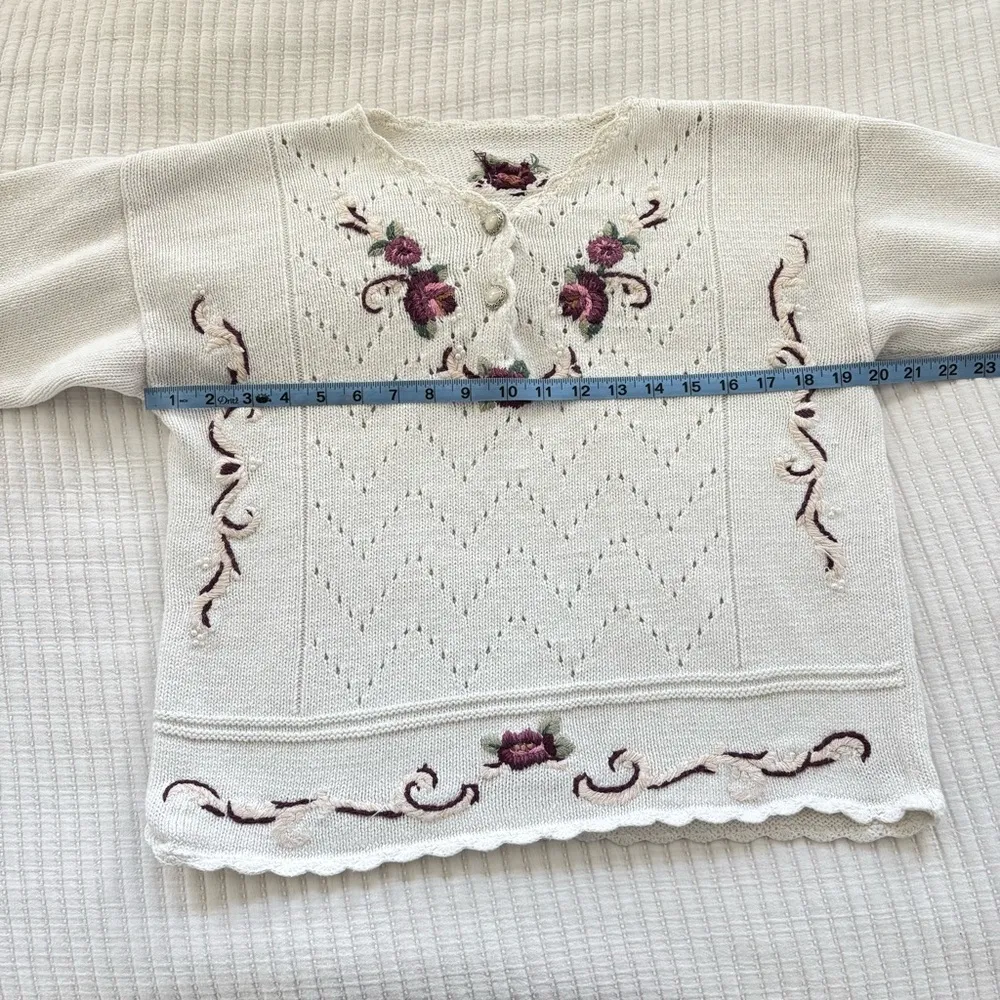 Handmade Vintage Women's Unique Floral Knit White Sweater Button Details Medium - Image 9