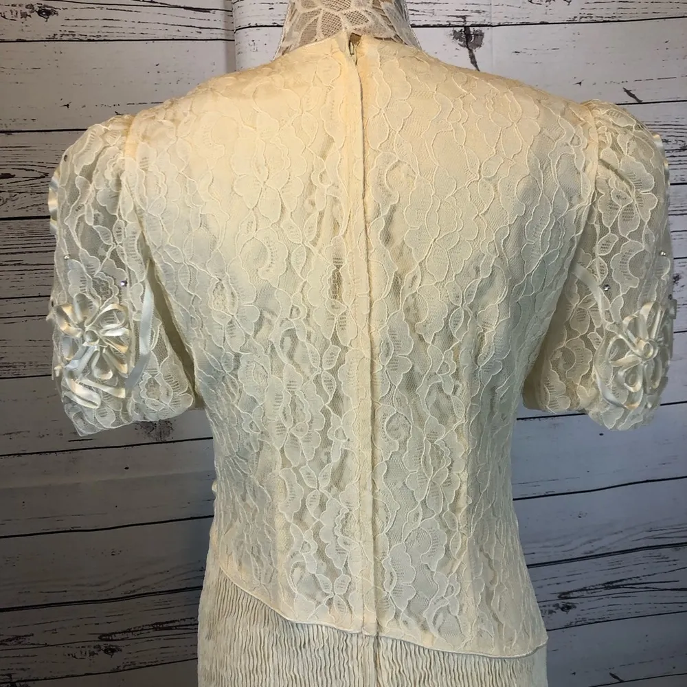 Leslie Fay Vintage lace 70's dress with balloon sleeves and lots of details. - Image 11