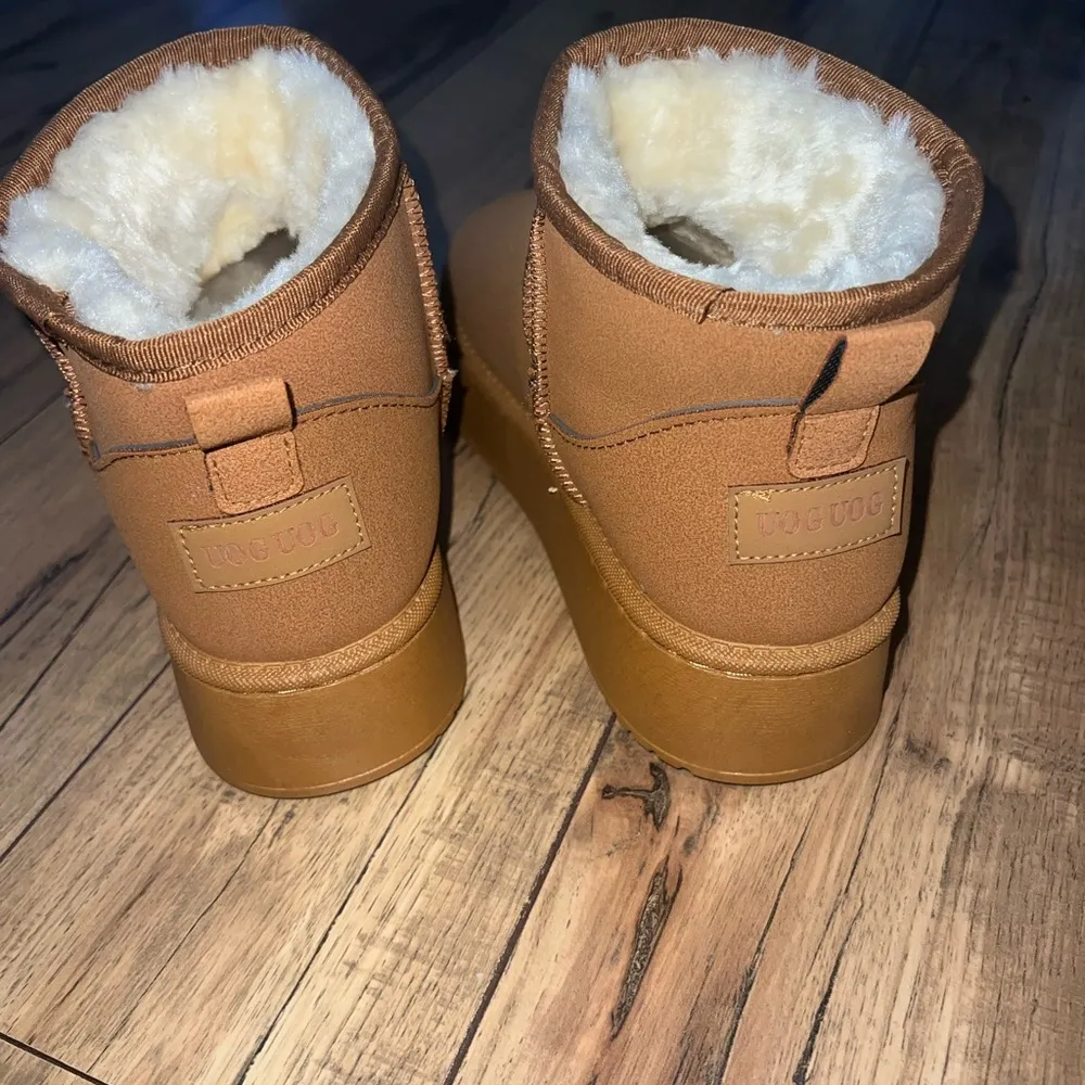 mini ultra style boots Size 9 - Image 7