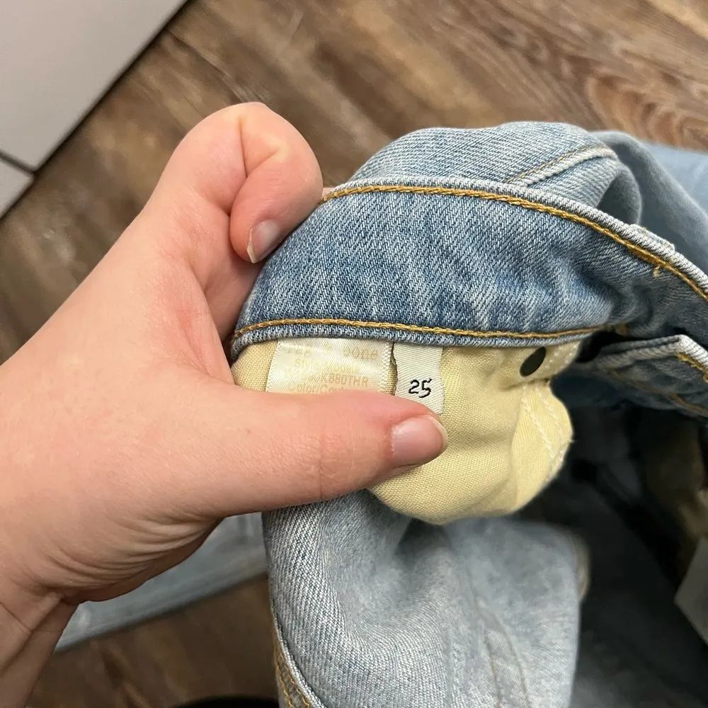 Rag and Bone The Dre Light Wash Heavily Distressed Boyfriend Jeans Size 25 - Image 11