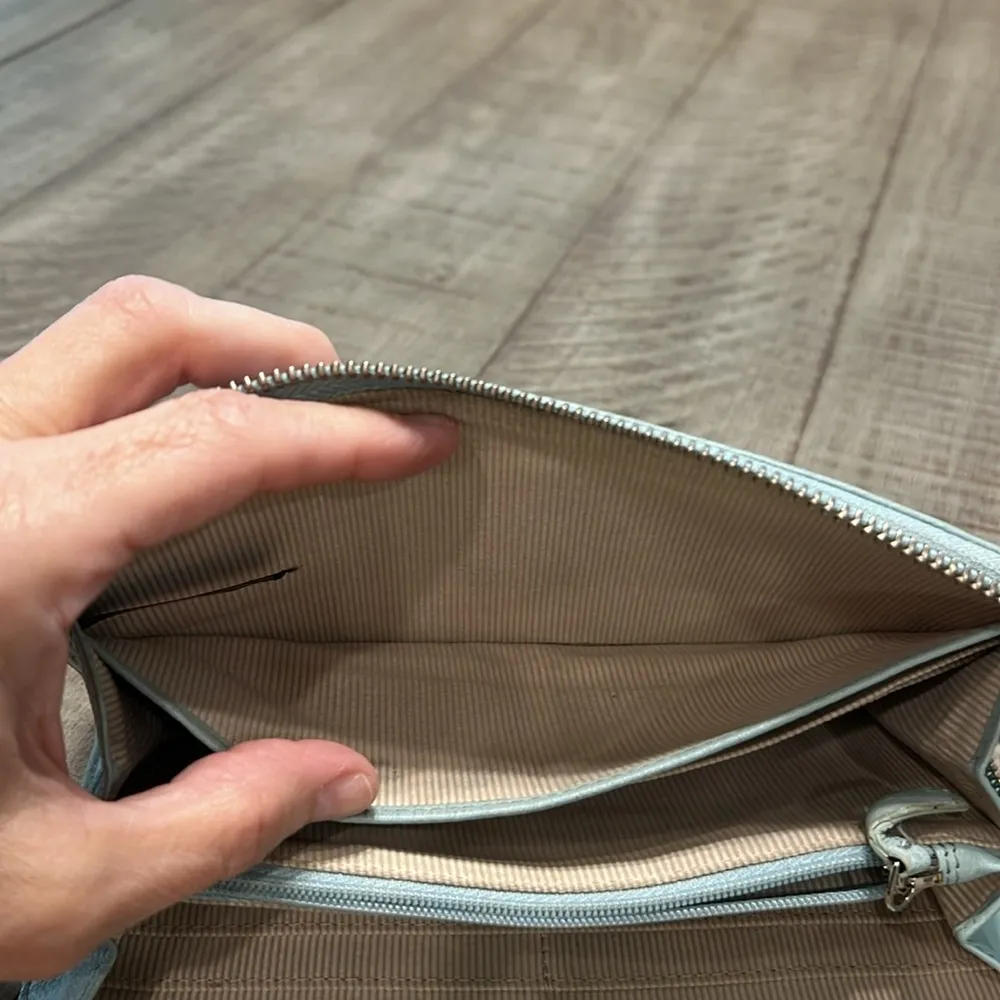 Margot New York leather Gabby Wristlet Wallet in EUC Robins egg blue - Image 6