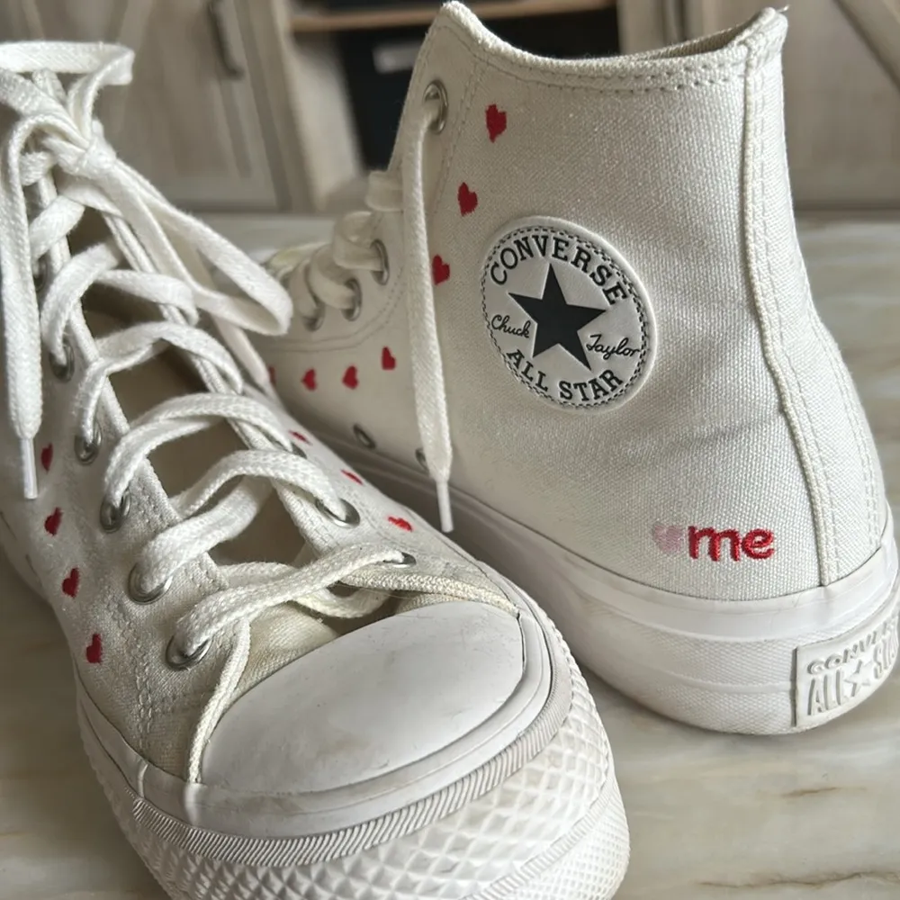 Converse Chuck Taylor High-Top All Star Lift Platform Sneakers W/Hearts Size 9.5 - Image 9