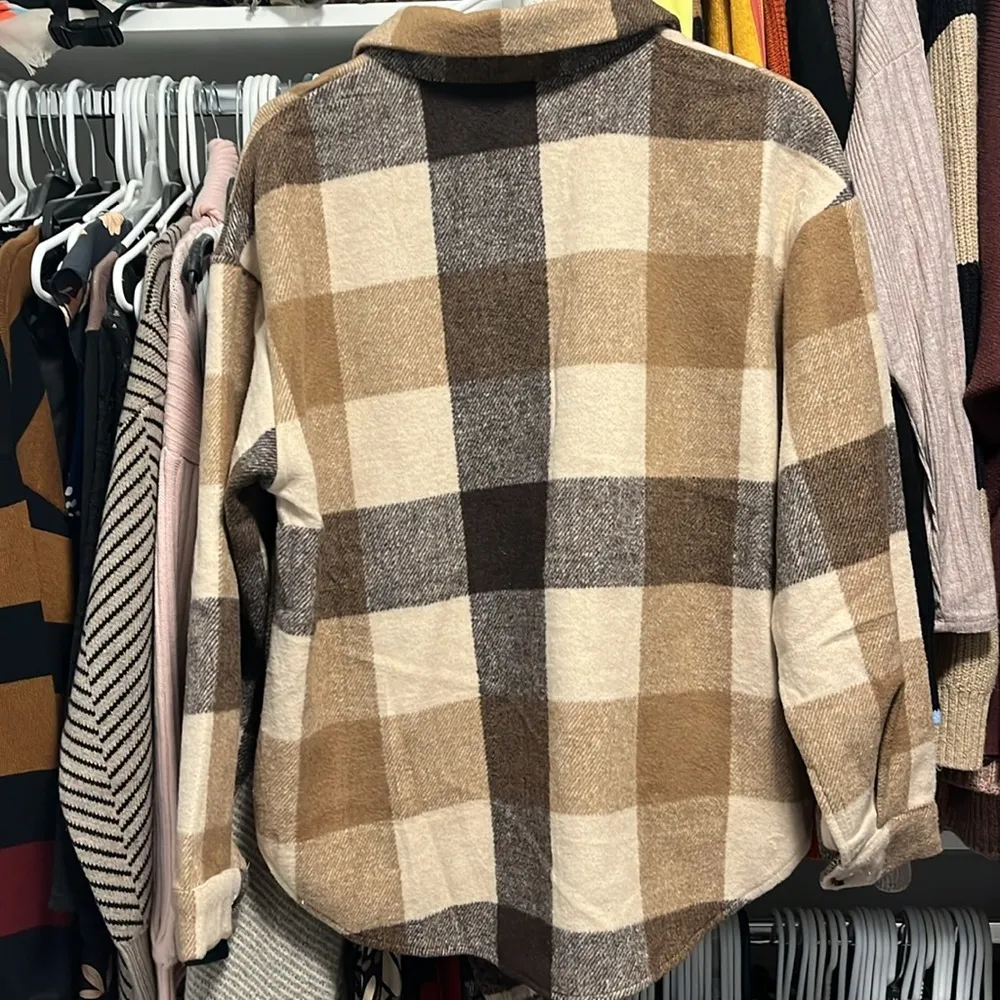 NWOT Brown Flannel Shacket Size M - Image 4