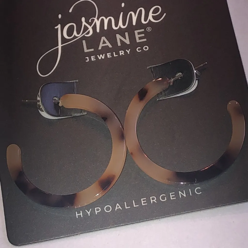 Jasmine Lane Tortoise Shell Boho Hoop Earrings - Image 4