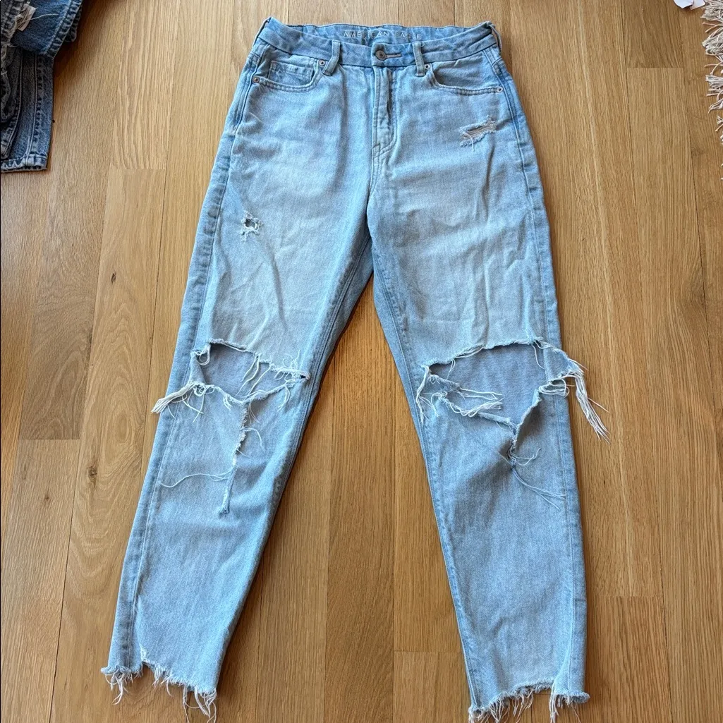 American Eagle Curvy Mom Jeans Light Wash Size 2 Short - Image 2