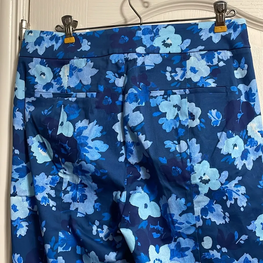 💙NWT J. Crew Remi Pant in Blue Watercolor Begonias - Image 4