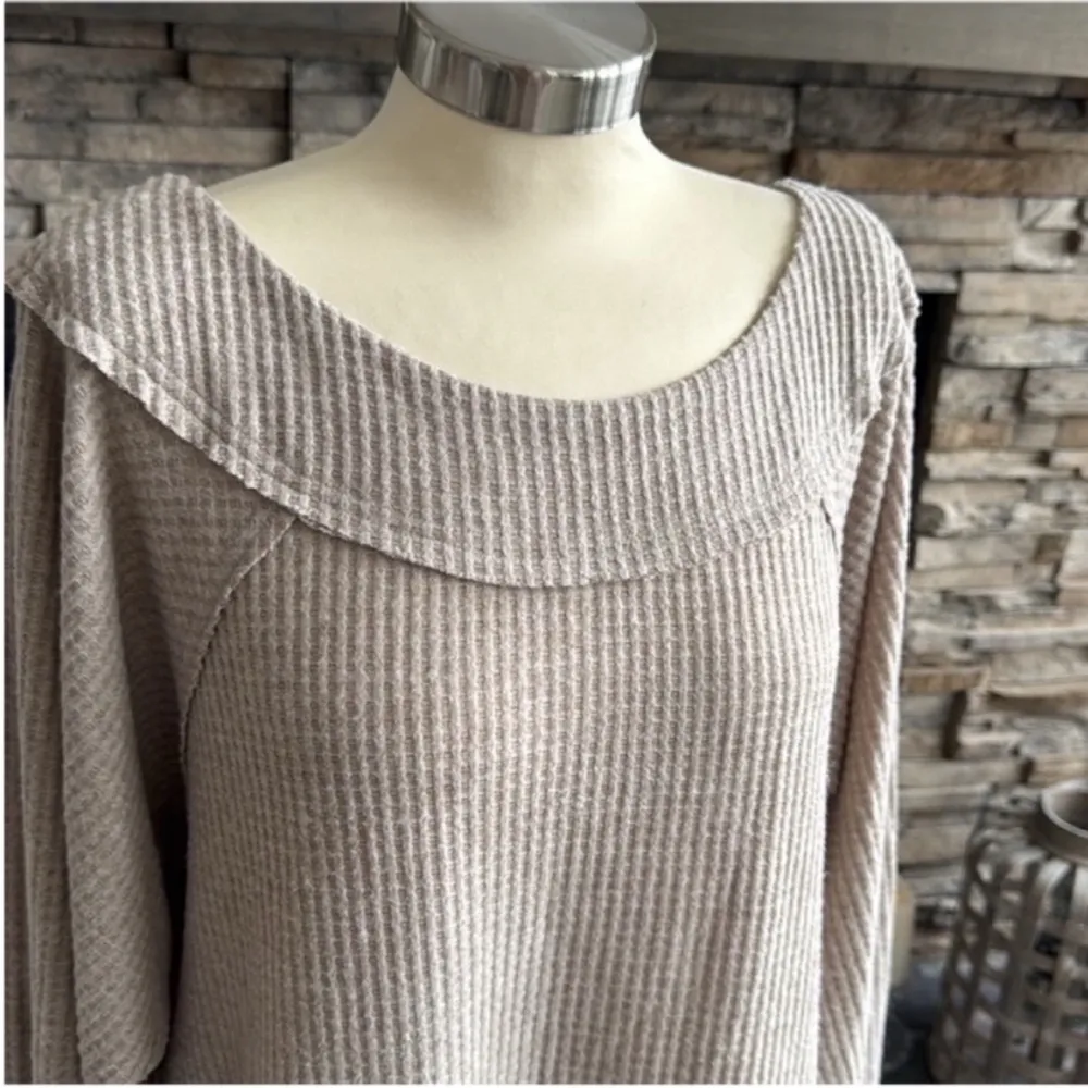 BKE Beige Ribbed Knit Top - Image 3