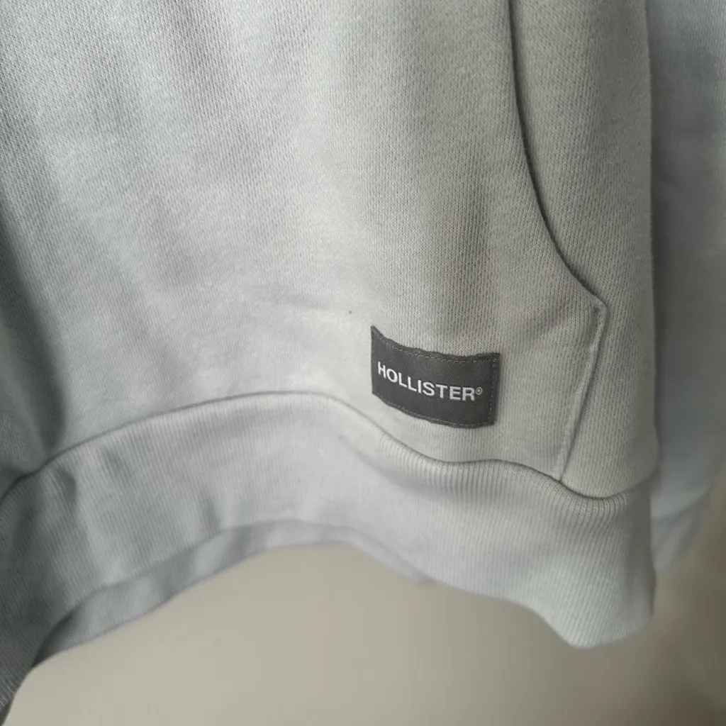 Hollister Light Gray Sweatshirt - Image 3