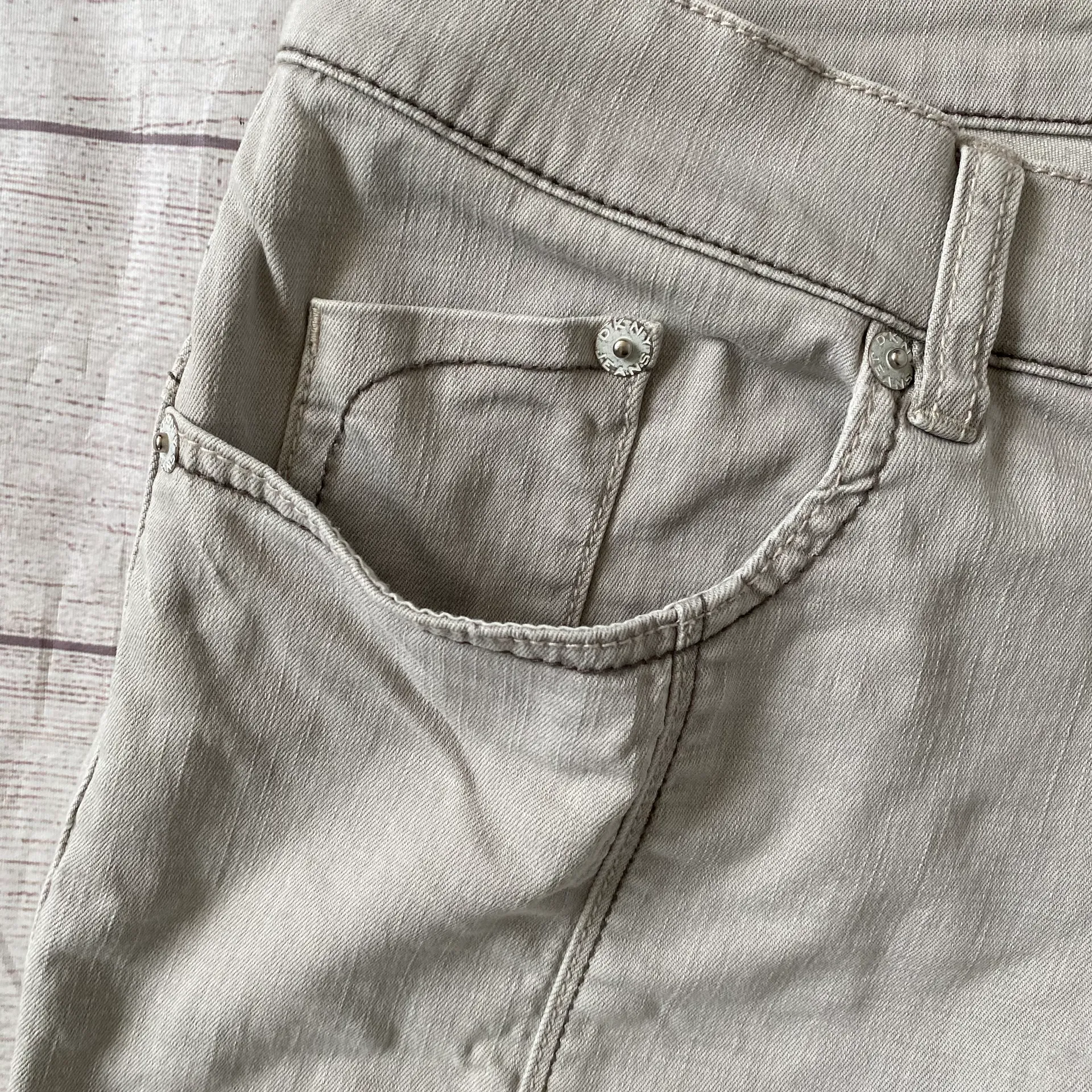 Jeans women 14 jean shorts w/freyed hem grey - Image 3