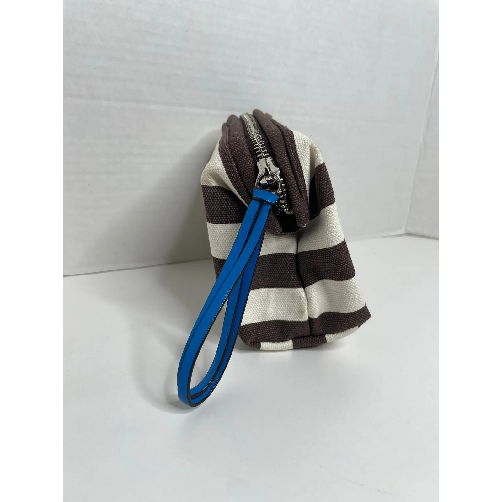 Henri Bendel Cosmetic Bag Brown White Stripe Blue Strap - Image 2