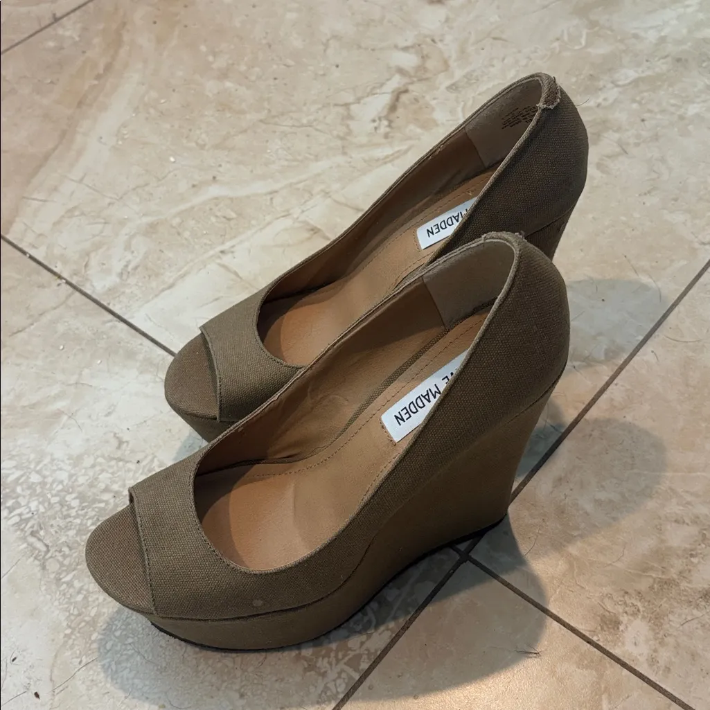 Tan steve madden wedge shoes - Image 2