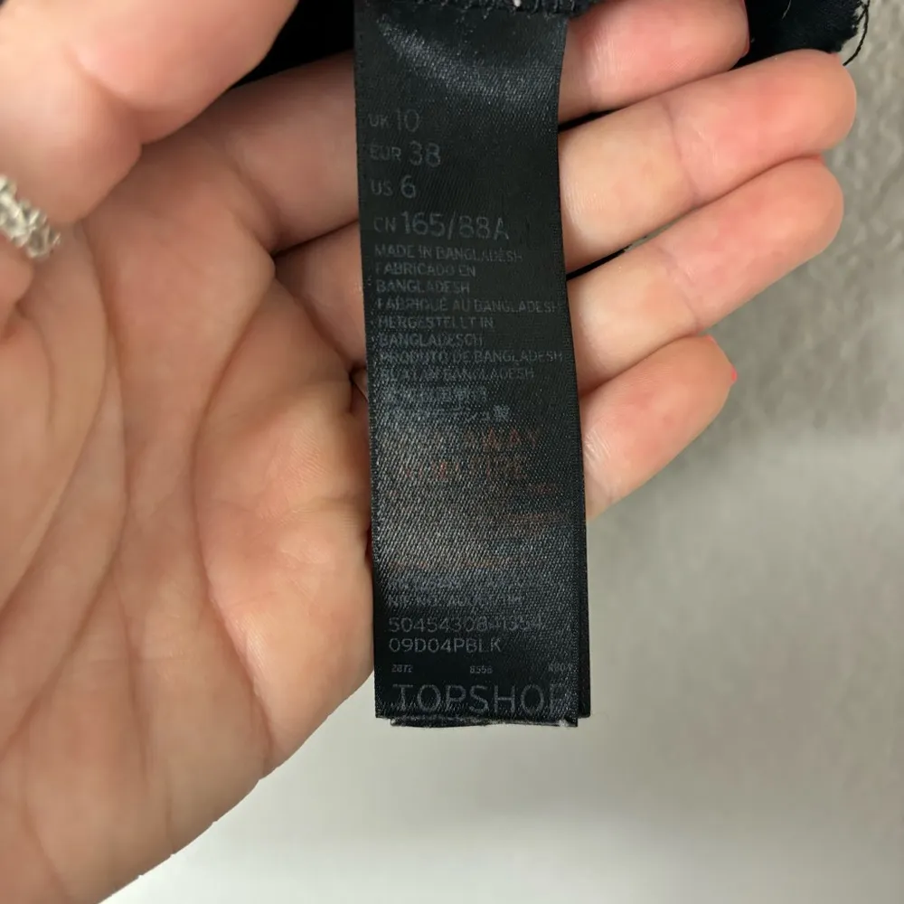 Topshop  Black Ribbed Cropped Tanktop Size 6 - Image 4