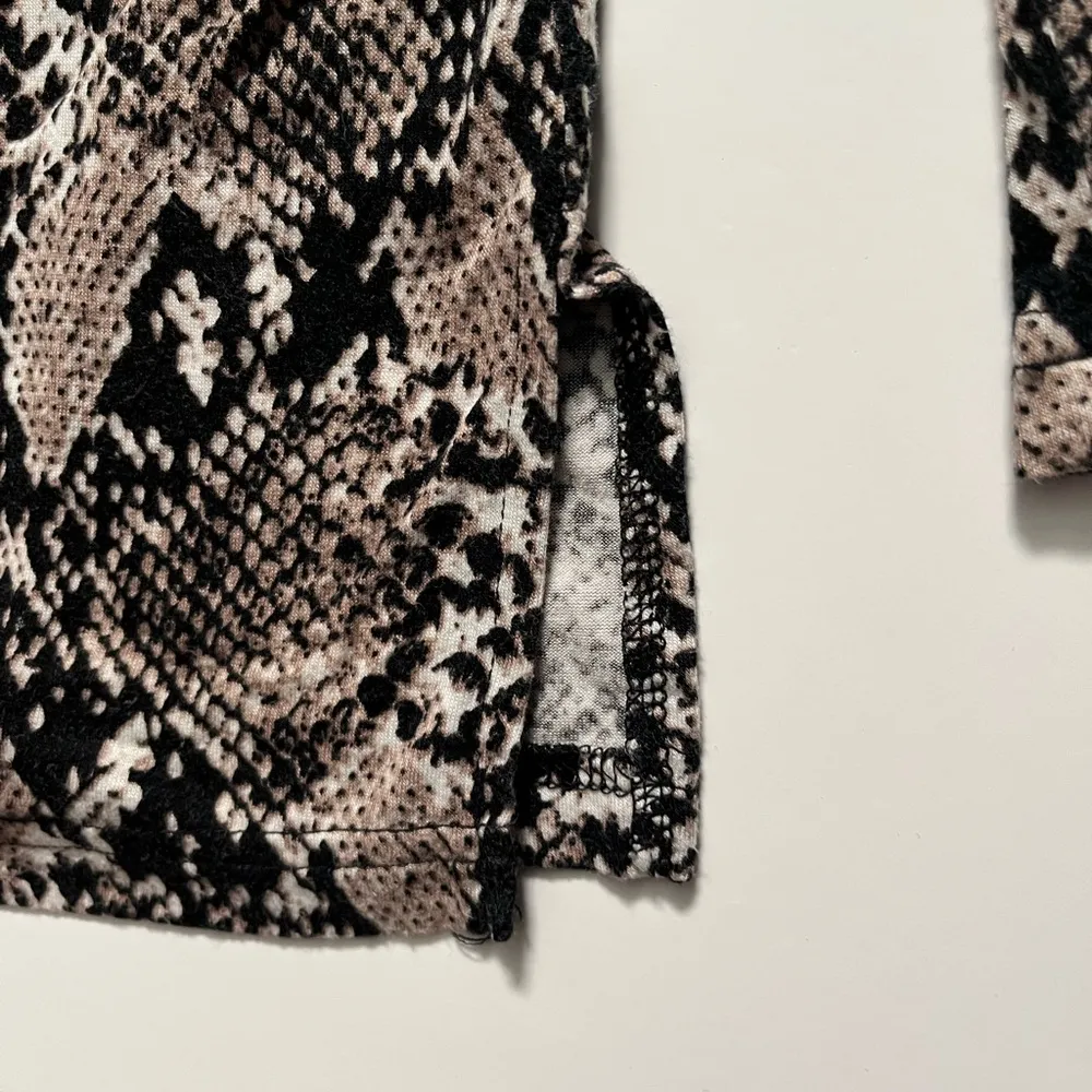 Mario Serrani Black and Tan Long Sleeve Blouse - Image 4