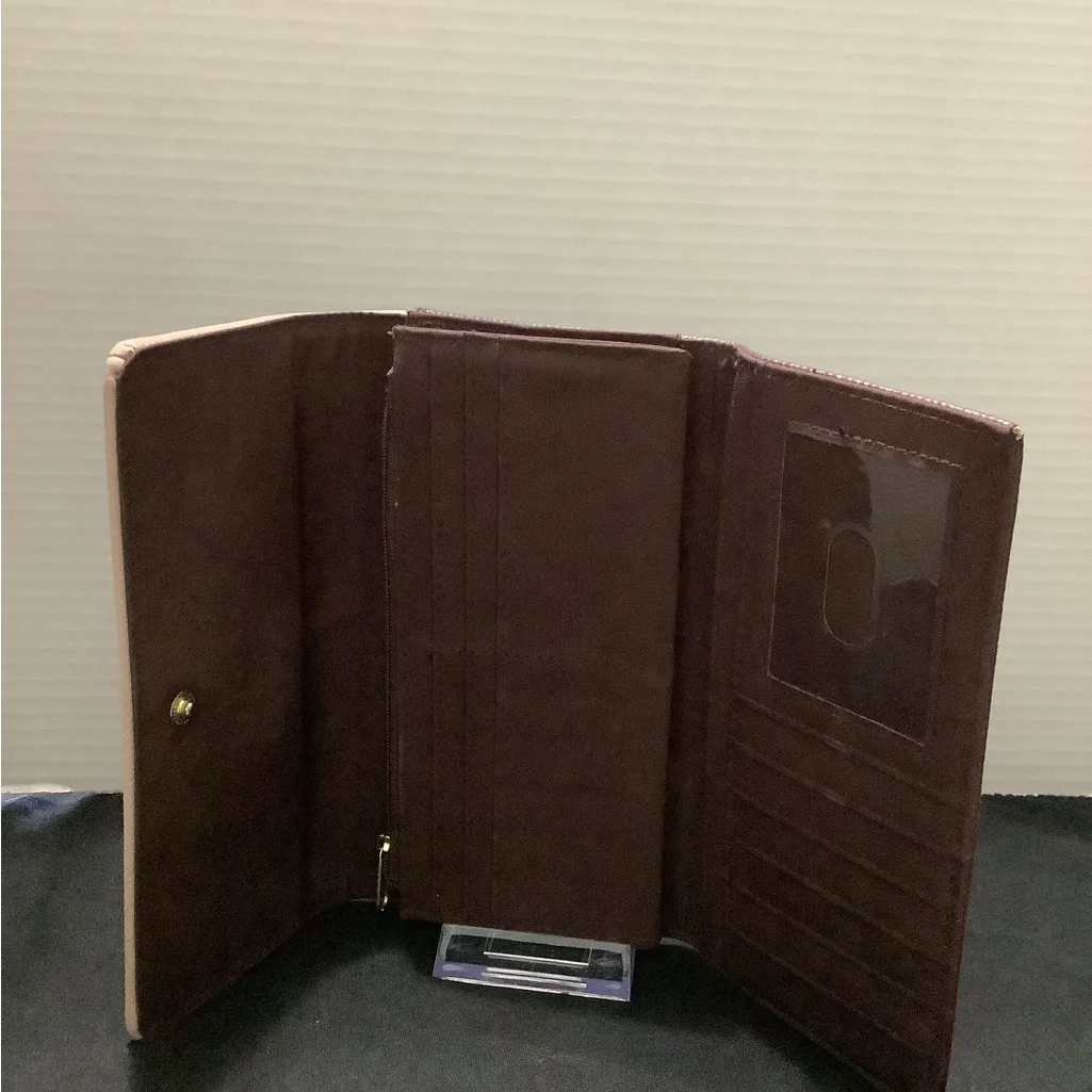 Elegant Bow Accent Wallet - Image 3