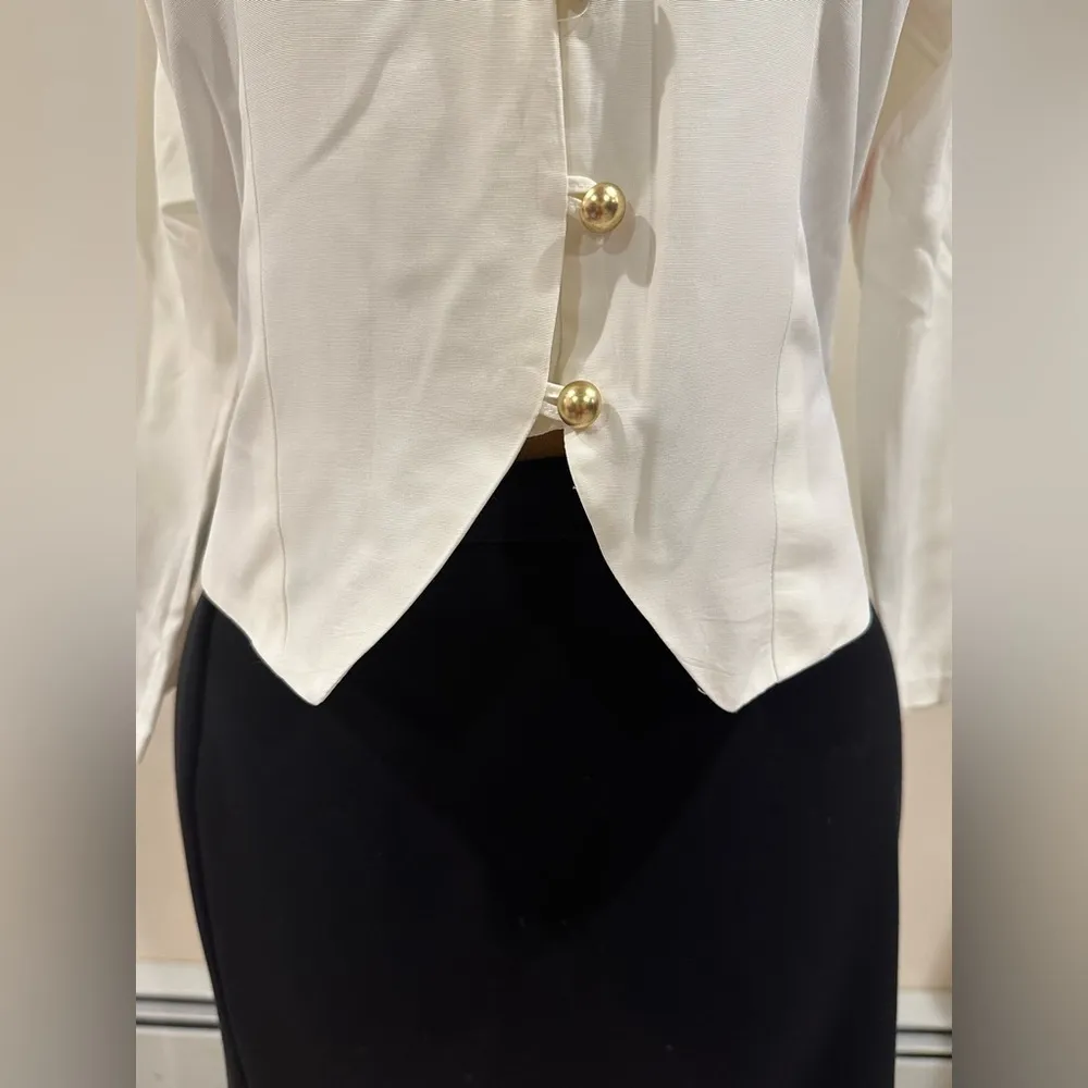 Willow Ridge Vintage Cream Button Down Pointed Hem Gold Buttons Blouse Sz 10 - Image 6