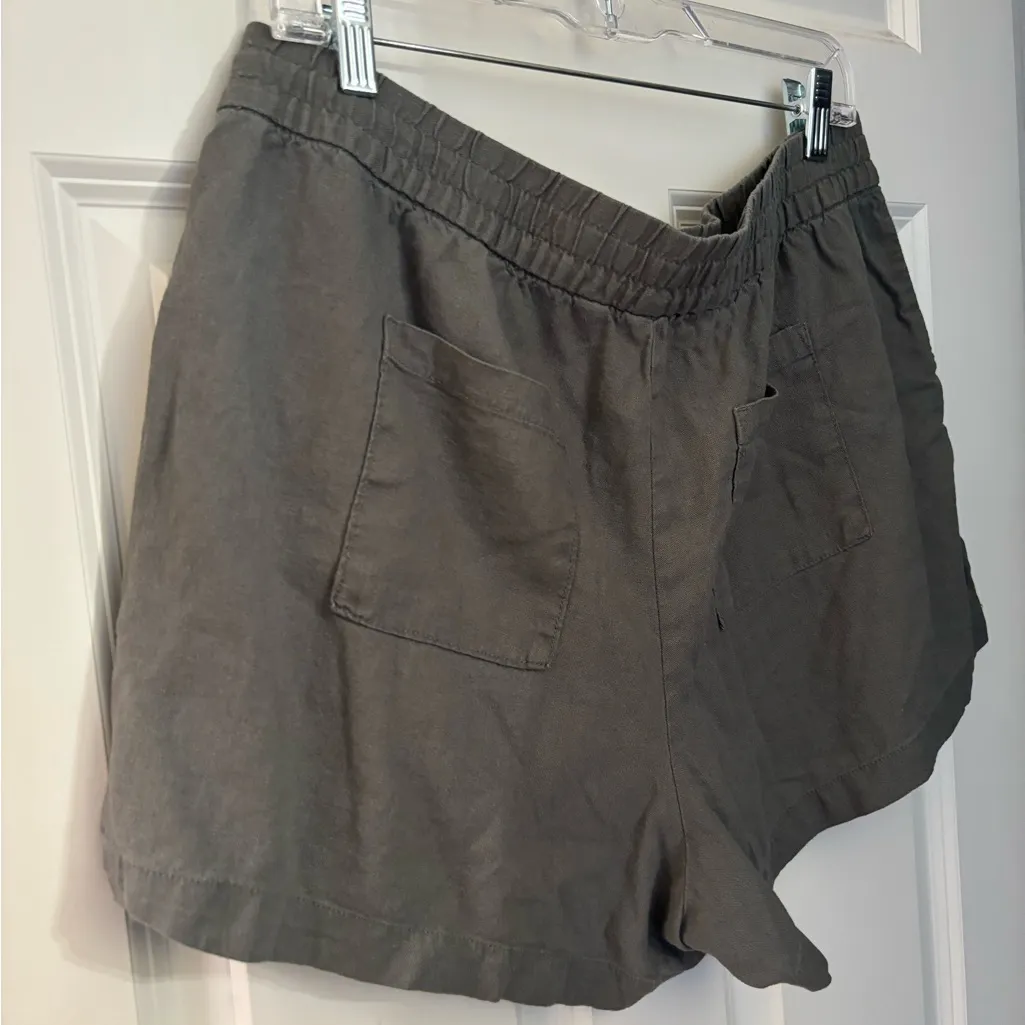 GAP Linen Blend Drawcord Waist Shorts in Dark Olive Green, Size L - Image 4
