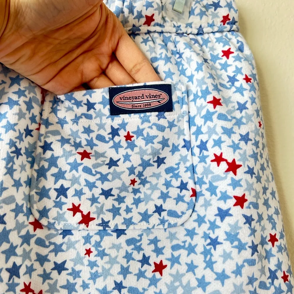 NWOT Juniors XL / Womens XS Vineyard Vines White Star Print Fleece Lined Shorts - Image 6