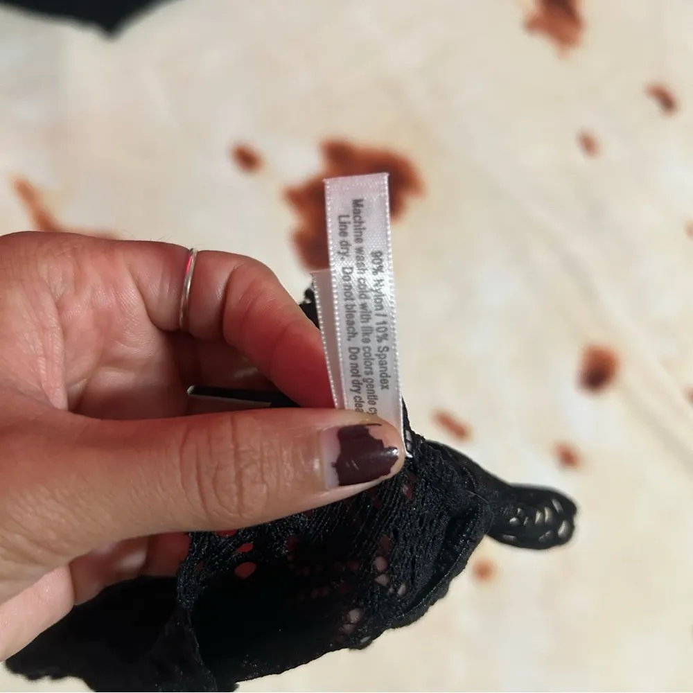 Black lace bralette with padding. New with tags. - Image 5