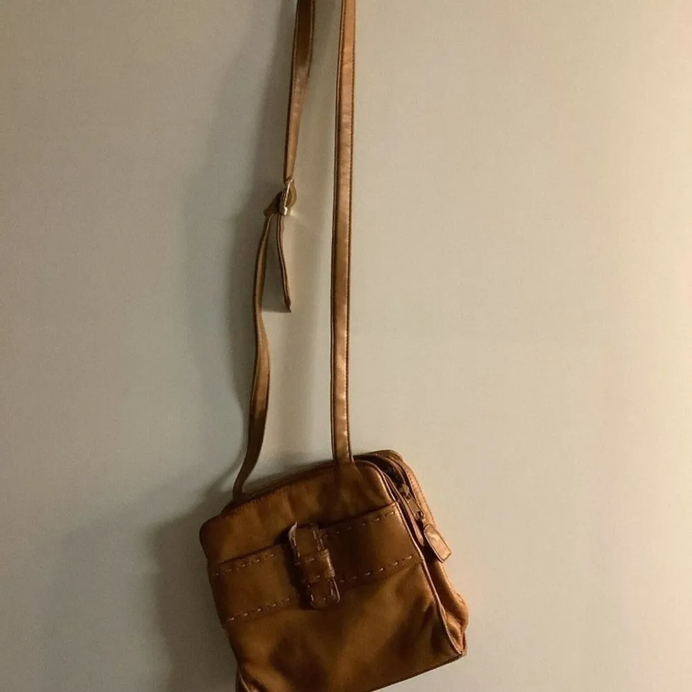 Hunt Club  Brown Leather Saddle Bag – Adjustable Shoulder Strap & Inner Pocket - Image 4