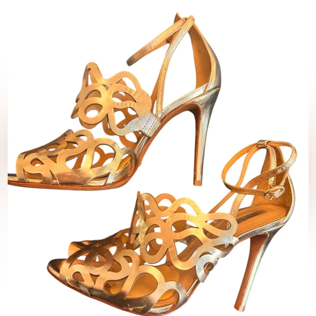 Schutz Darleneh Gold Cutout Patent Leather Peep Toe Heels Women’s Size 9 in EUC - Image 4