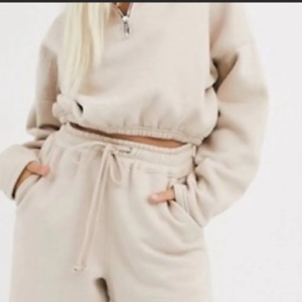 ✨HP✨Cropped 1/4 Zip Sweatshirt✨ - Image 3