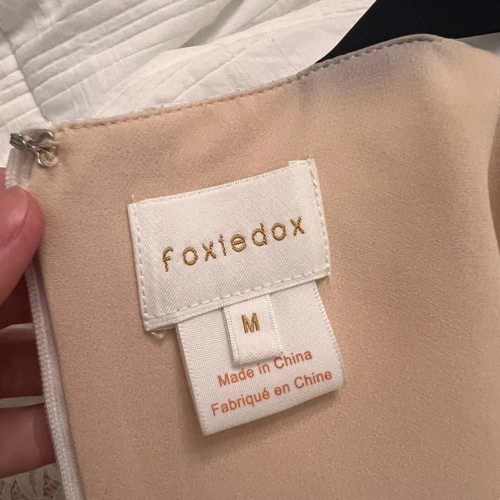 White Paloma Embroidered Lace Dress Size medium - Image 5