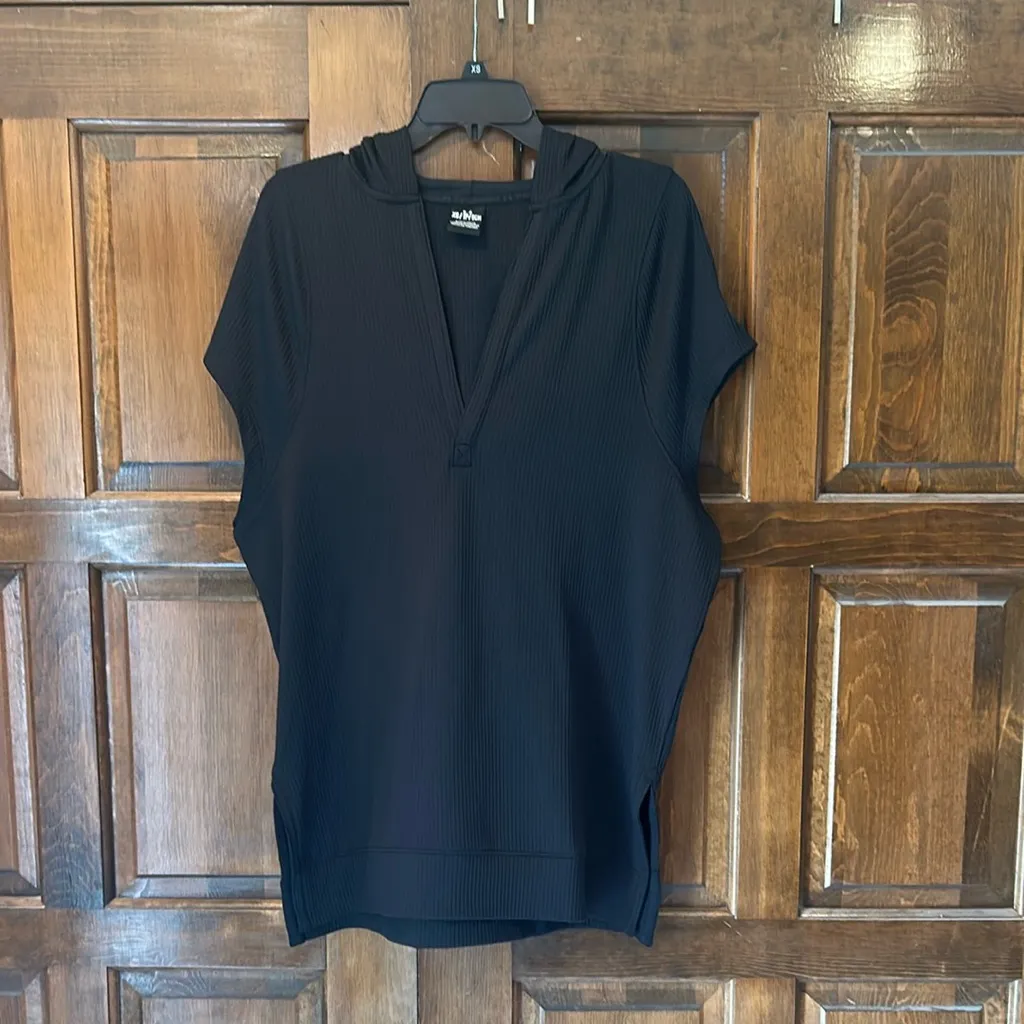 NWT Women’s Under Armour Journey Rib Black Tunic Size XS Hood Shirt Loose - Image 2