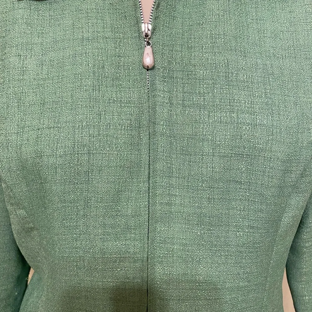 🛍PETITE SOUTH GREEN ZIP UP BLAZER LINED INSIDE, SIZE 8 P🛍 - Image 3