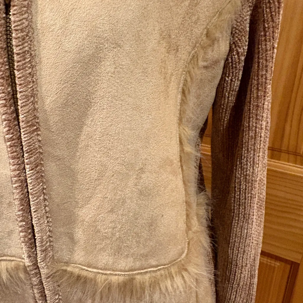 Lisa International faux suede sweater jacket faux fur trim and collar women’s M Tan Size M - Image 3