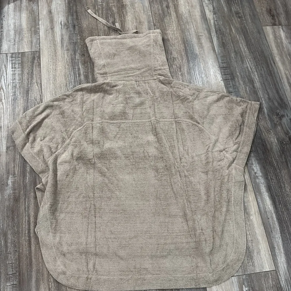 BAREFOOT DREAMS COZY CHIC LITE WEEKEND PONCHO IN NICKEL SIZE S-M NEW - Image 5