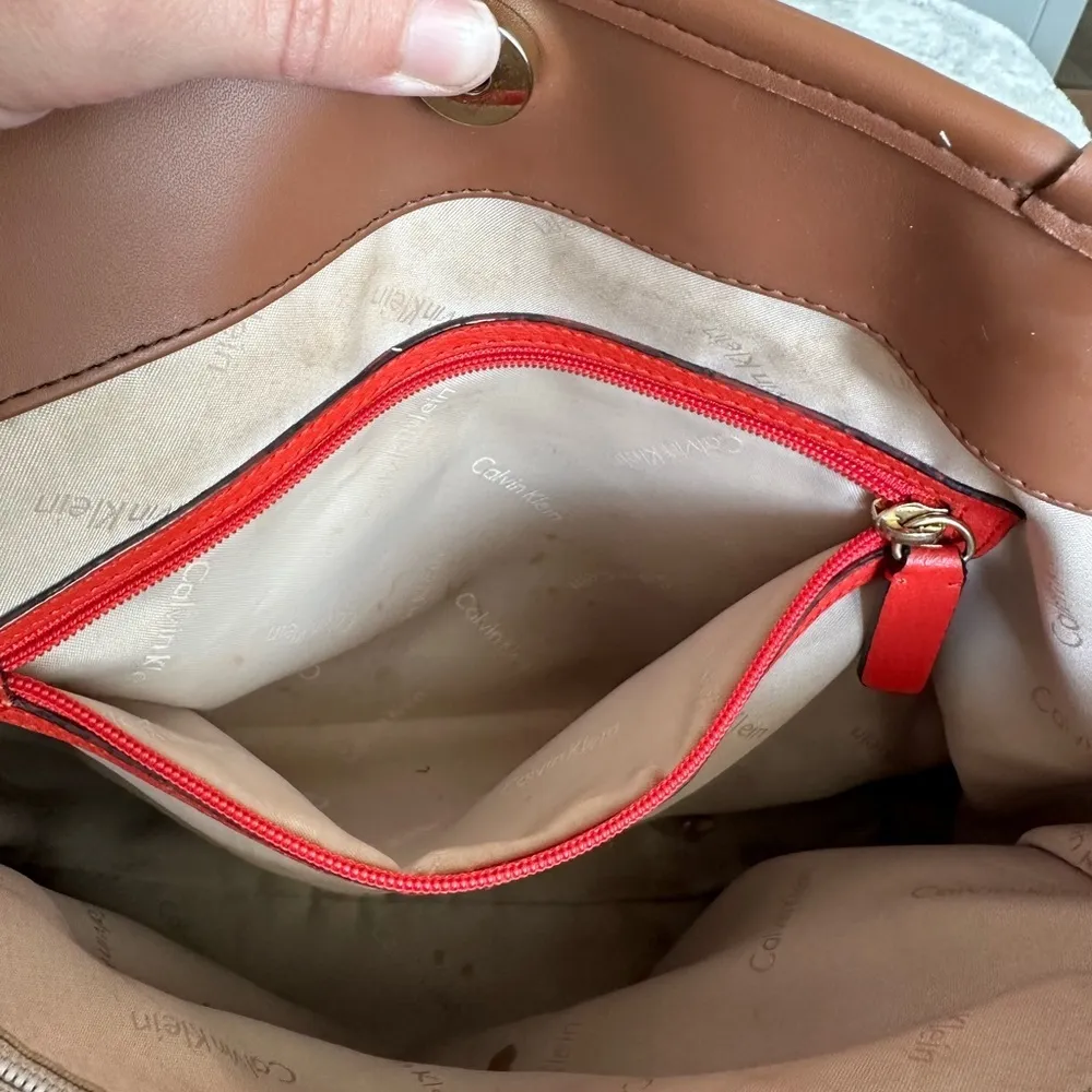 Calvin Klein Super cute  leather tote/purse - Image 9