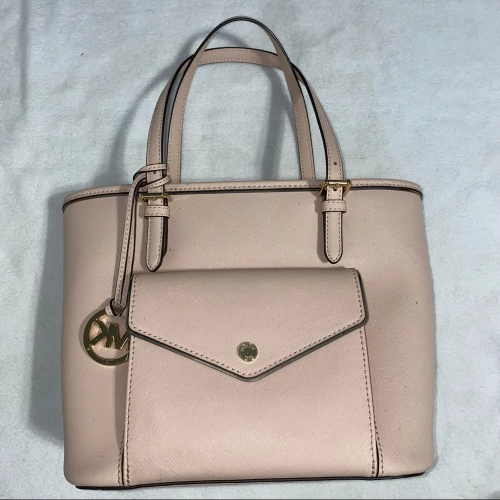 JET SET MULTIFUNCTION POCKET TOTE PINK - Image 9